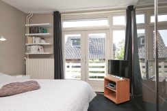 Spectaculair verbouwde vooroorlogse half vrijstaande villa op toplocatie tegenover de vijver op de Burgemeester Amersfoordtlaan 69 @Badhoevedorp Foto 40 Slaapkamer 03a