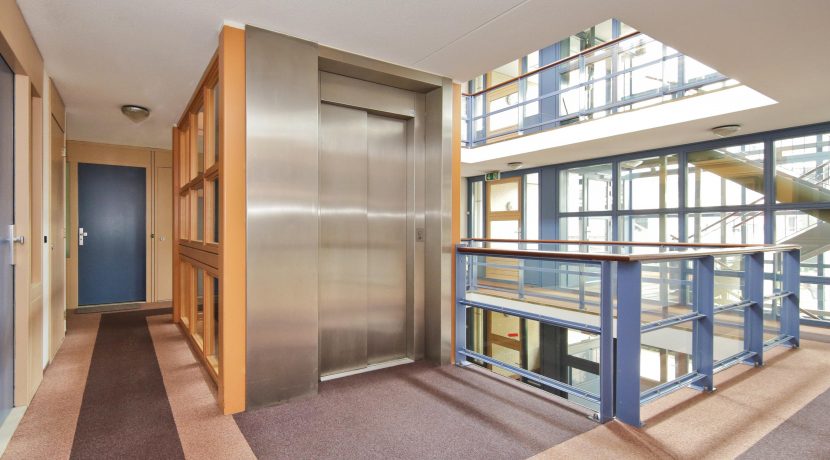Vrij uitzicht, drie kamers, een balkon, lift en een garageplaats in dit seniorenappartement @Badhoevedorp Kamerlingh Onneslaan 141-D Foto 14 Etage 01a