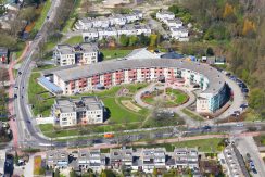 Vrij uitzicht, drie kamers, een balkon, lift en een garageplaats in dit seniorenappartement @Badhoevedorp Kamerlingh Onneslaan 141-D Foto 39 Luchtfoto 01ba