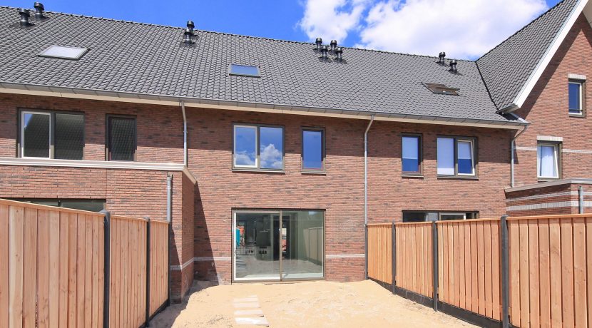 Wonen in een herenhuis, kan in deze kant en klare middenwoning, type Trocadéro in fase 1 Park Quatrebras @Badhoevedorp Lupinesingel 31 Foto 03 Tuin 01a