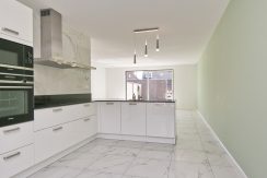 Wonen in een herenhuis, kan in deze kant en klare middenwoning, type Trocadéro in fase 1 Park Quatrebras @Badhoevedorp Lupinesingel 31 Foto 05 Keuken 01a