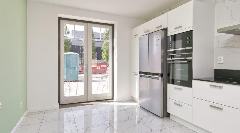Wonen in een herenhuis, kan in deze kant en klare middenwoning, type Trocadéro in fase 1 Park Quatrebras @Badhoevedorp Lupinesingel 31 Foto 06 keuken 01b