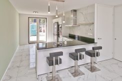 Wonen in een herenhuis, kan in deze kant en klare middenwoning, type Trocadéro in fase 1 Park Quatrebras @Badhoevedorp Lupinesingel 31 Foto 09 keuken 01c