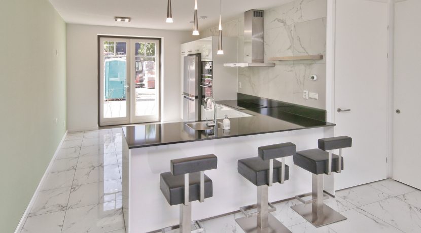Wonen in een herenhuis, kan in deze kant en klare middenwoning, type Trocadéro in fase 1 Park Quatrebras @Badhoevedorp Lupinesingel 31 Foto 09 keuken 01c