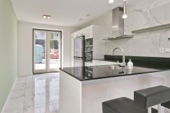 Wonen in een herenhuis, kan in deze kant en klare middenwoning, type Trocadéro in fase 1 Park Quatrebras @Badhoevedorp Lupinesingel 31 Foto 11 keuken 01e