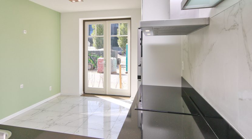 Wonen in een herenhuis, kan in deze kant en klare middenwoning, type Trocadéro in fase 1 Park Quatrebras @Badhoevedorp Lupinesingel 31 Foto 12 keuken 01f