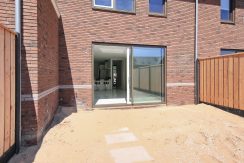 Wonen in een herenhuis, kan in deze kant en klare middenwoning, type Trocadéro in fase 1 Park Quatrebras @Badhoevedorp Lupinesingel 31 Foto 15 tuin 01c