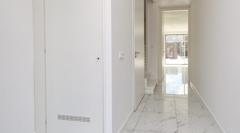Wonen in een herenhuis, kan in deze kant en klare middenwoning, type Trocadéro in fase 1 Park Quatrebras @Badhoevedorp Lupinesingel 31 Foto 17 hal 01a