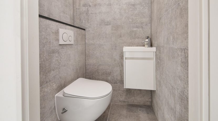 Wonen in een herenhuis, kan in deze kant en klare middenwoning, type Trocadéro in fase 1 Park Quatrebras @Badhoevedorp Lupinesingel 31 Foto 18 toilet 01a