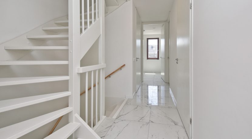 Wonen in een herenhuis, kan in deze kant en klare middenwoning, type Trocadéro in fase 1 Park Quatrebras @Badhoevedorp Lupinesingel 31 Foto 19 overloop 01a