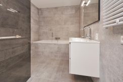 Wonen in een herenhuis, kan in deze kant en klare middenwoning, type Trocadéro in fase 1 Park Quatrebras @Badhoevedorp Lupinesingel 31 Foto 26 badkamer 01a