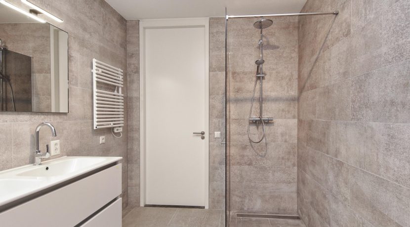 Wonen in een herenhuis, kan in deze kant en klare middenwoning, type Trocadéro in fase 1 Park Quatrebras @Badhoevedorp Lupinesingel 31 Foto 27 badkamer 01b