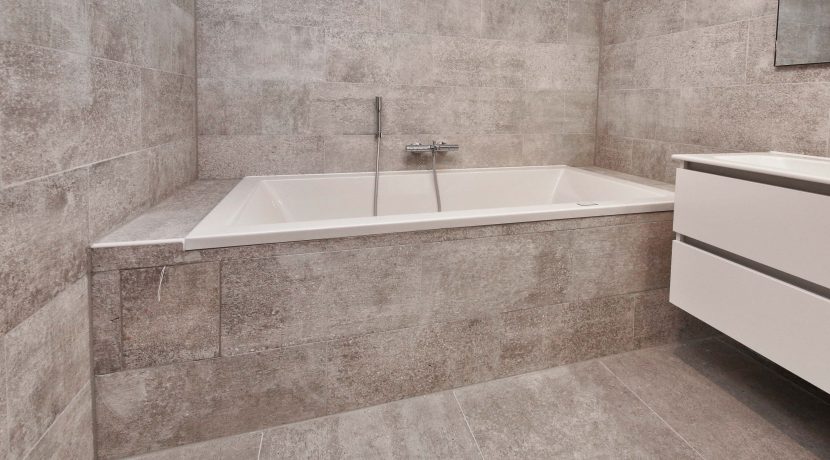Wonen in een herenhuis, kan in deze kant en klare middenwoning, type Trocadéro in fase 1 Park Quatrebras @Badhoevedorp Lupinesingel 31 Foto 28 badkamer 01c