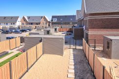 Wonen in een herenhuis, kan in deze kant en klare middenwoning, type Trocadéro in fase 1 Park Quatrebras @Badhoevedorp Lupinesingel 31 Foto 43 achterzicht 01a