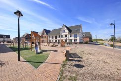 Wonen in een herenhuis, kan in deze kant en klare middenwoning, type Trocadéro in fase 1 Park Quatrebras @Badhoevedorp Lupinesingel 31 Foto 45 straatbeeld 01d