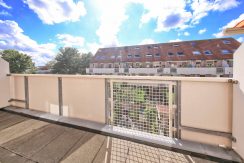 Deze naar eigen smaak in te richten maisonnette aan de Thomsonstraat 15 @Badhoevedorp heeft 3 etages, 4 kamers en een West-balkon! Foto 02 Balkon 01a