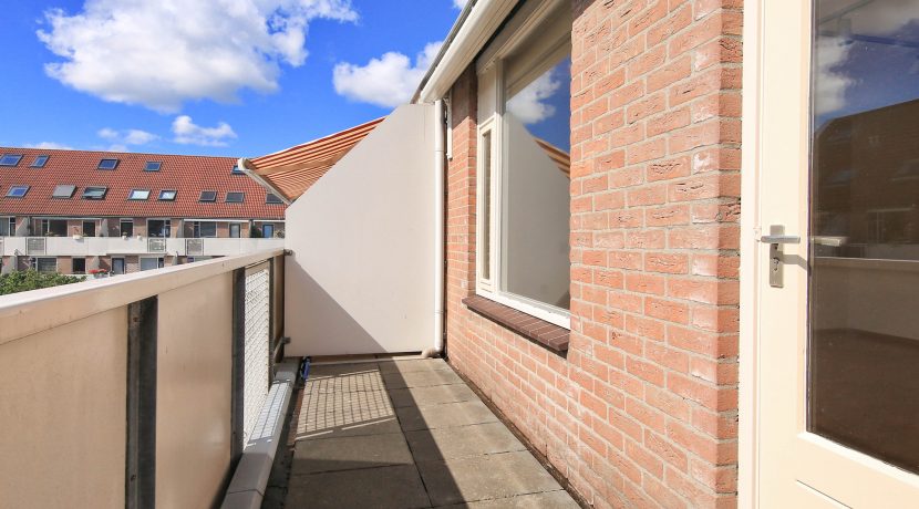 Deze naar eigen smaak in te richten maisonnette aan de Thomsonstraat 15 @Badhoevedorp heeft 3 etages, 4 kamers en een West-balkon! Foto 12 Balkon 01b