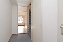 Deze naar eigen smaak in te richten maisonnette aan de Thomsonstraat 15 @Badhoevedorp heeft 3 etages, 4 kamers en een West-balkon! Foto 14 Overloop 01a