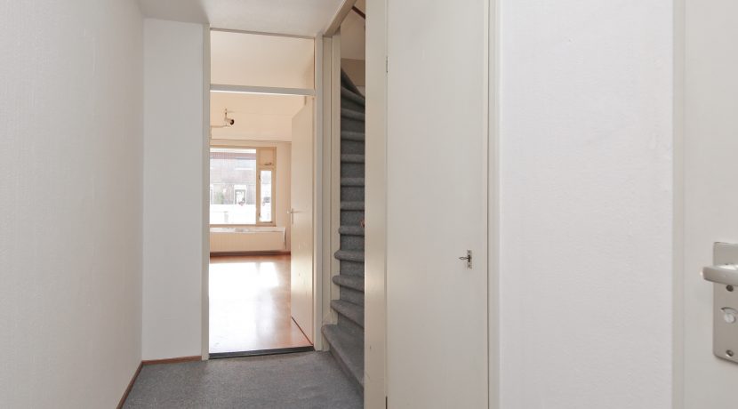 Deze naar eigen smaak in te richten maisonnette aan de Thomsonstraat 15 @Badhoevedorp heeft 3 etages, 4 kamers en een West-balkon! Foto 14 Overloop 01a