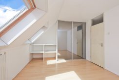 Deze naar eigen smaak in te richten maisonnette aan de Thomsonstraat 15 @Badhoevedorp heeft 3 etages, 4 kamers en een West-balkon! Foto 15 Slaapkamer 01a