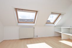 Deze naar eigen smaak in te richten maisonnette aan de Thomsonstraat 15 @Badhoevedorp heeft 3 etages, 4 kamers en een West-balkon! Foto 16 Slaapkamer 01b