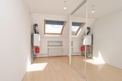 Deze naar eigen smaak in te richten maisonnette aan de Thomsonstraat 15 @Badhoevedorp heeft 3 etages, 4 kamers en een West-balkon! Foto 20 Slaapkamer 02b
