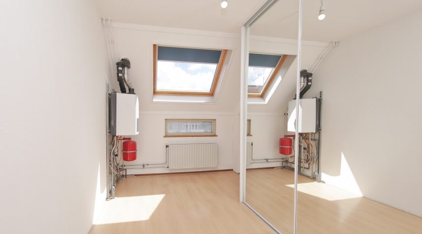 Deze naar eigen smaak in te richten maisonnette aan de Thomsonstraat 15 @Badhoevedorp heeft 3 etages, 4 kamers en een West-balkon! Foto 20 Slaapkamer 02b