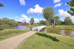 Deze naar eigen smaak in te richten maisonnette aan de Thomsonstraat 15 @Badhoevedorp heeft 3 etages, 4 kamers en een West-balkon! Foto 30 Omgevin 01a