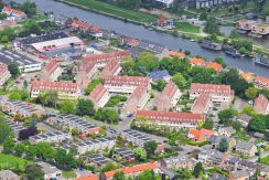 Deze naar eigen smaak in te richten maisonnette aan de Thomsonstraat 15 @Badhoevedorp heeft 3 etages, 4 kamers en een West-balkon! Foto 33 Omgevin 01d