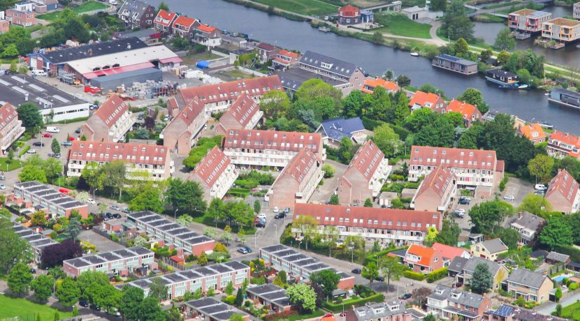 Deze naar eigen smaak in te richten maisonnette aan de Thomsonstraat 15 @Badhoevedorp heeft 3 etages, 4 kamers en een West-balkon! Foto 33 Omgevin 01d