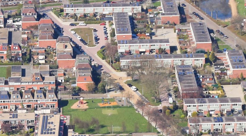 Lichte familiewoning met 11 meter diepe zuidtuin en grote berging op rustige en centrale locatie @Badhoevedorp Pascalstraat 54 Foto 42 Luchtfoto 01a