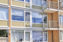 Stoer en modern verbouwd driekamerappartement op de 1e etage in centrum @Badhoevedorp Marconistraat 14 Foto 06 Gevel 01b