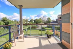 Aan groene, rustige zijde van seniorencomplex gelegen 3-kamerappartement met vrij uitzicht, balkon, lift en garageplaats @Badhoevedorp Kamerlingh Onneslaan 141 Foto 02