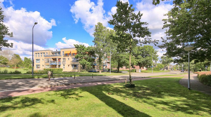 Aan groene, rustige zijde van seniorencomplex gelegen 3-kamerappartement met vrij uitzicht, balkon, lift en garageplaats @Badhoevedorp Kamerlingh Onneslaan 141 Foto 09