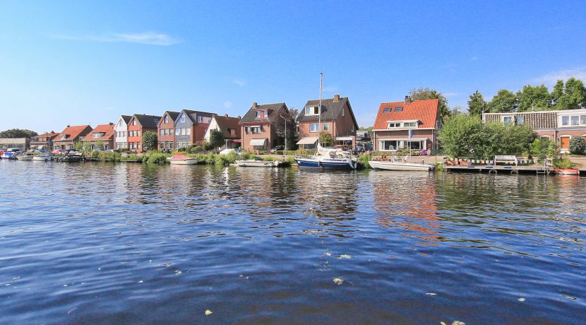 Charmante, half vrijstaande jaren dertigwoning met steiger aan de Nieuwemeerdijk 119 @Badhoevedorp foto 01