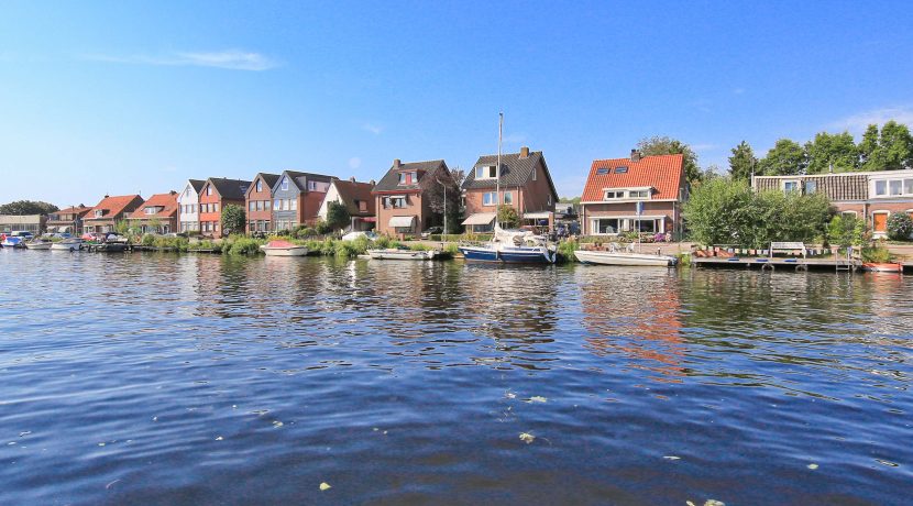 Charmante, half vrijstaande jaren dertigwoning met steiger aan de Nieuwemeerdijk 119 @Badhoevedorp foto 01