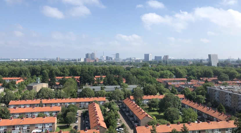 Deels gemeubileerd driekamerappartement op de bovenste etage met balkon en schitterend uitzicht @Amsterdam-West Burgemeester Hogguerstraat 1157 Foto 02