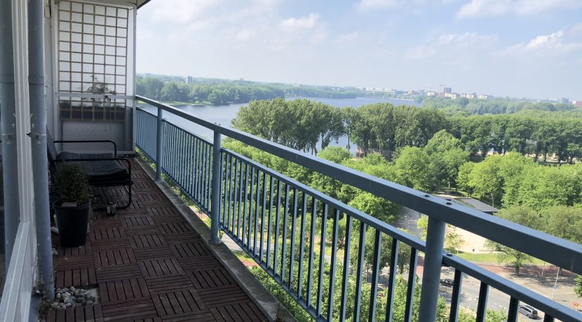 Deels gemeubileerd driekamerappartement op de bovenste etage met balkon en schitterend uitzicht @Amsterdam-West Burgemeester Hogguerstraat 1157 Foto 14