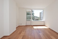 Deels gestoffeerd driekamerappartement op de tweede etage met dubbel balkon en vrij uitzicht @Badhoevedorp Einsteinlaan 131 is te huur voor twee jaar foto 04
