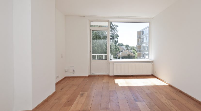 Deels gestoffeerd driekamerappartement op de tweede etage met dubbel balkon en vrij uitzicht @Badhoevedorp Einsteinlaan 131 is te huur voor twee jaar foto 04