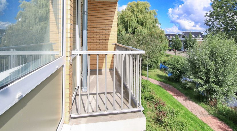 Deels gestoffeerd driekamerappartement op de tweede etage met dubbel balkon en vrij uitzicht @Badhoevedorp Einsteinlaan 131 is te huur voor twee jaar foto 06