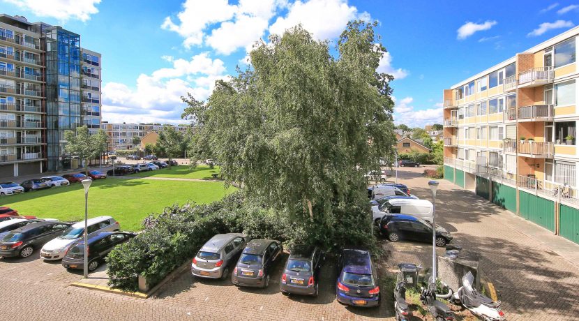 Deels gestoffeerd driekamerappartement op de tweede etage met dubbel balkon en vrij uitzicht @Badhoevedorp Einsteinlaan 131 is te huur voor twee jaar foto 24