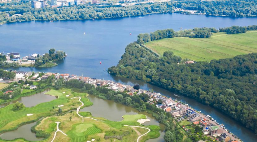 Vrijstaand wonen met uitzicht is mogelijk op grote kavel van circa 10 bij 43 meter aan de Nieuwemeerdijk 333 @Badhoevedorp foto 02