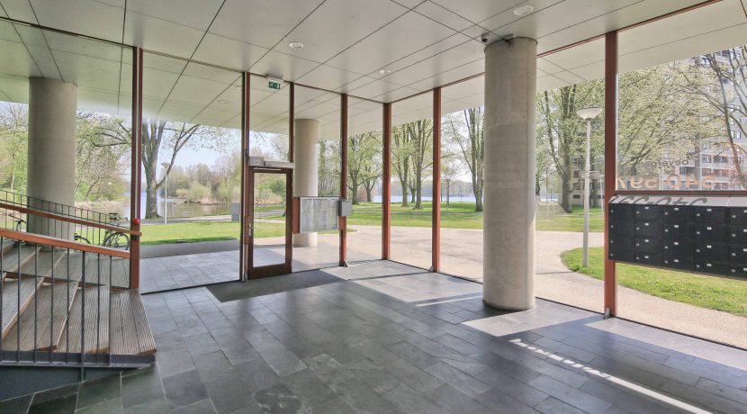 29 Oeverpad 652 centrale entree 01