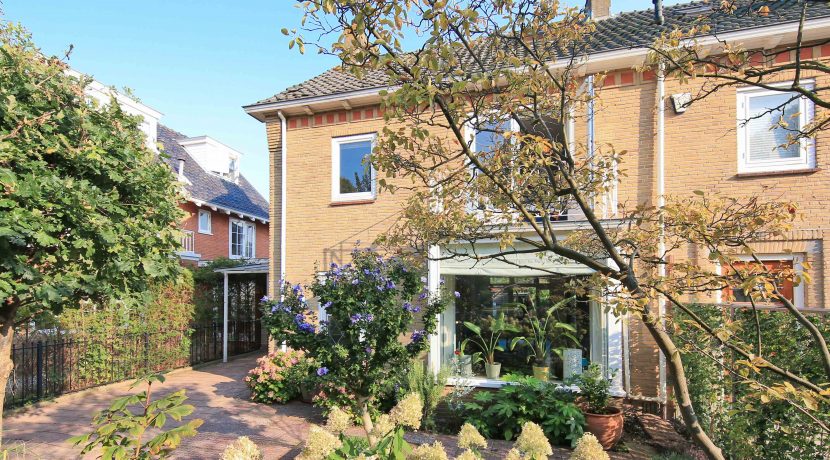 Half vrijstaande villa met grote garage en 110 m² zuidwest tuin op het mooiste plekje van het dorp aan de Rietwijckstraat 3 @Badhoevedorp Foto 18