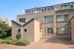 In deze ruime, aan de polder grenzende familiewoning aan de P.J. Oudstraat 14 woon je buiten de stad en toch @Amsterdam Foto 02