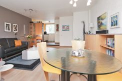 In deze ruime, aan de polder grenzende familiewoning aan de P.J. Oudstraat 14 woon je buiten de stad en toch @Amsterdam Foto 03
