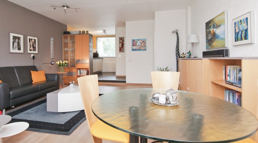 In deze ruime, aan de polder grenzende familiewoning aan de P.J. Oudstraat 14 woon je buiten de stad en toch @Amsterdam Foto 03