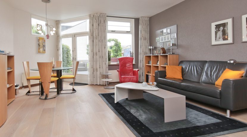 In deze ruime, aan de polder grenzende familiewoning aan de P.J. Oudstraat 14 woon je buiten de stad en toch @Amsterdam Foto 04