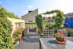 In deze ruime, aan de polder grenzende familiewoning aan de P.J. Oudstraat 14 woon je buiten de stad en toch @Amsterdam Foto 05